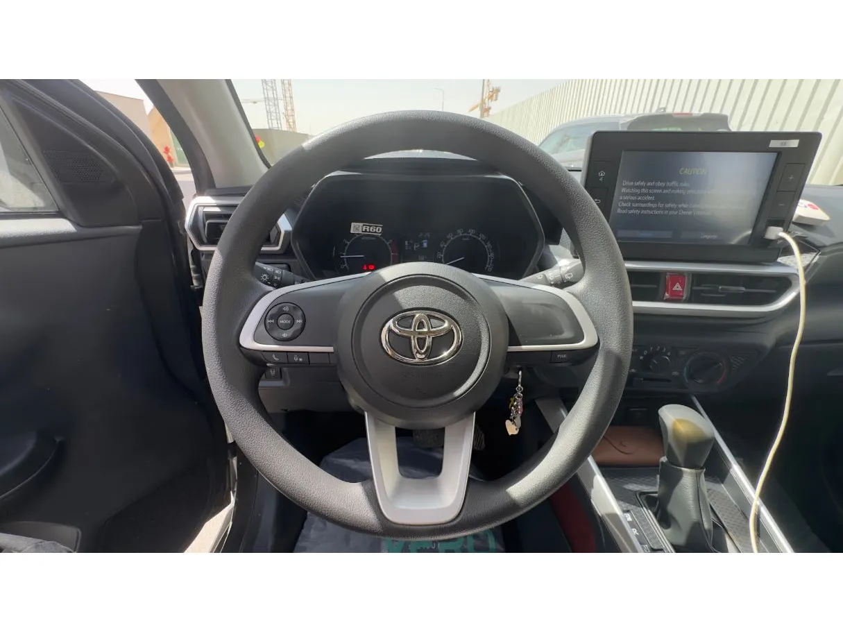 Car image 16