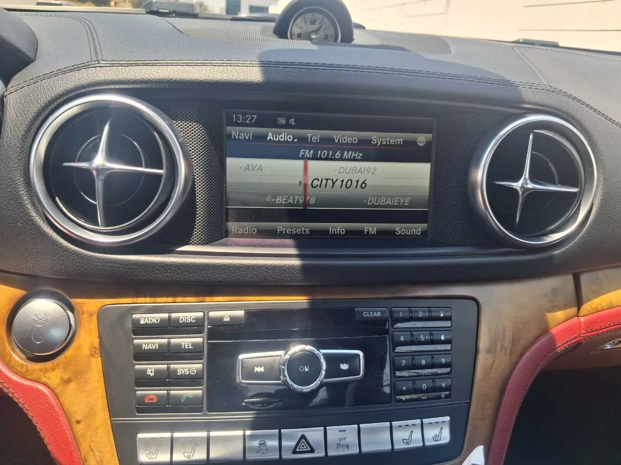 Car image 12