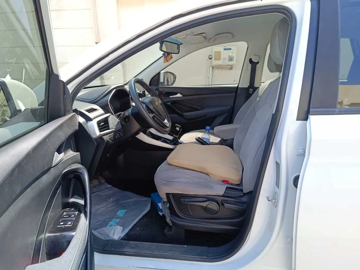 Car image 14