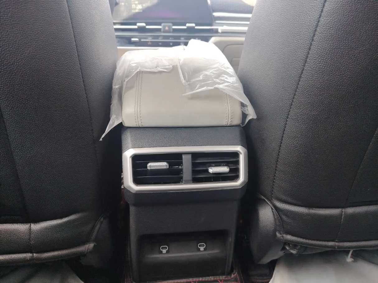 Car image 25