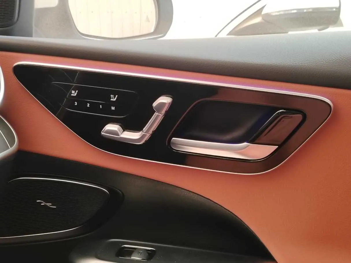 Car image 33