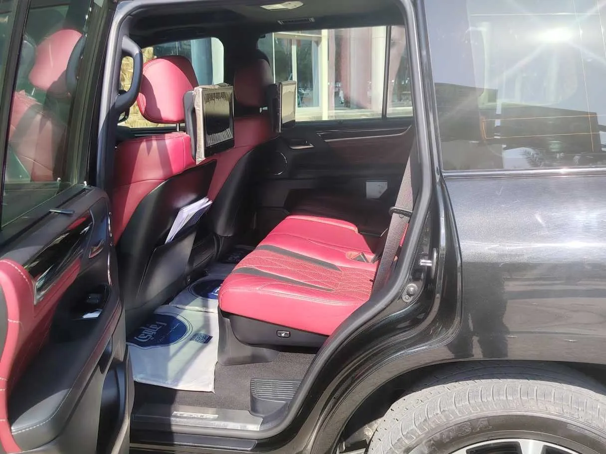 Car image 17