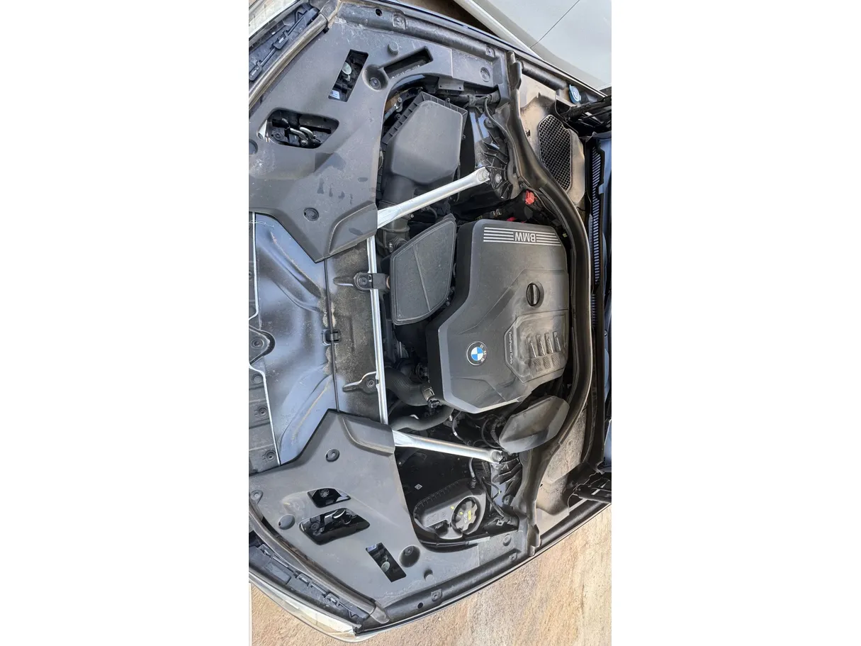 Car image 26