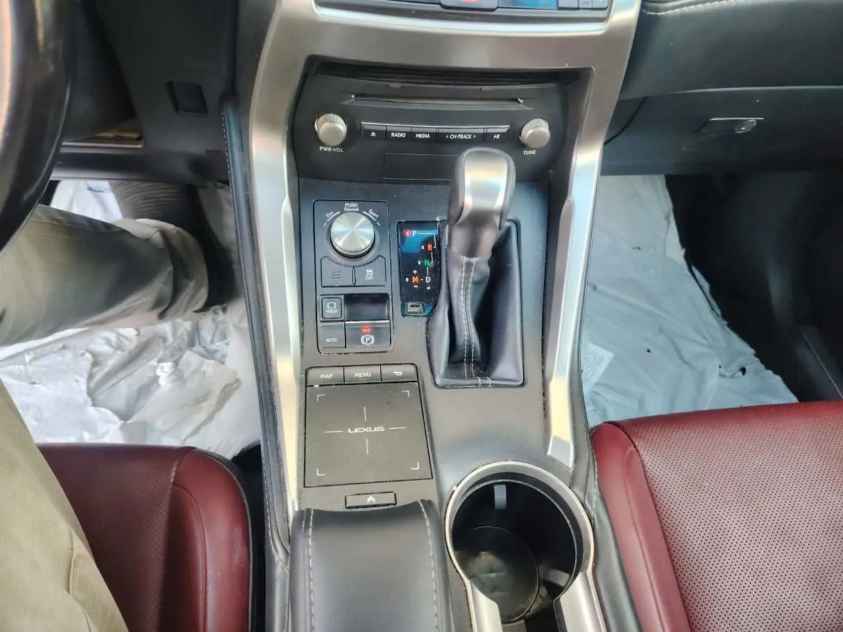 Car image 26