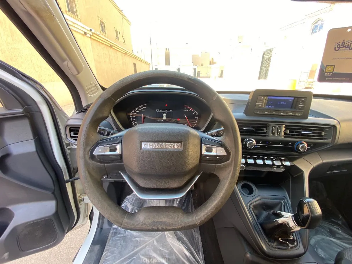 Car image 16
