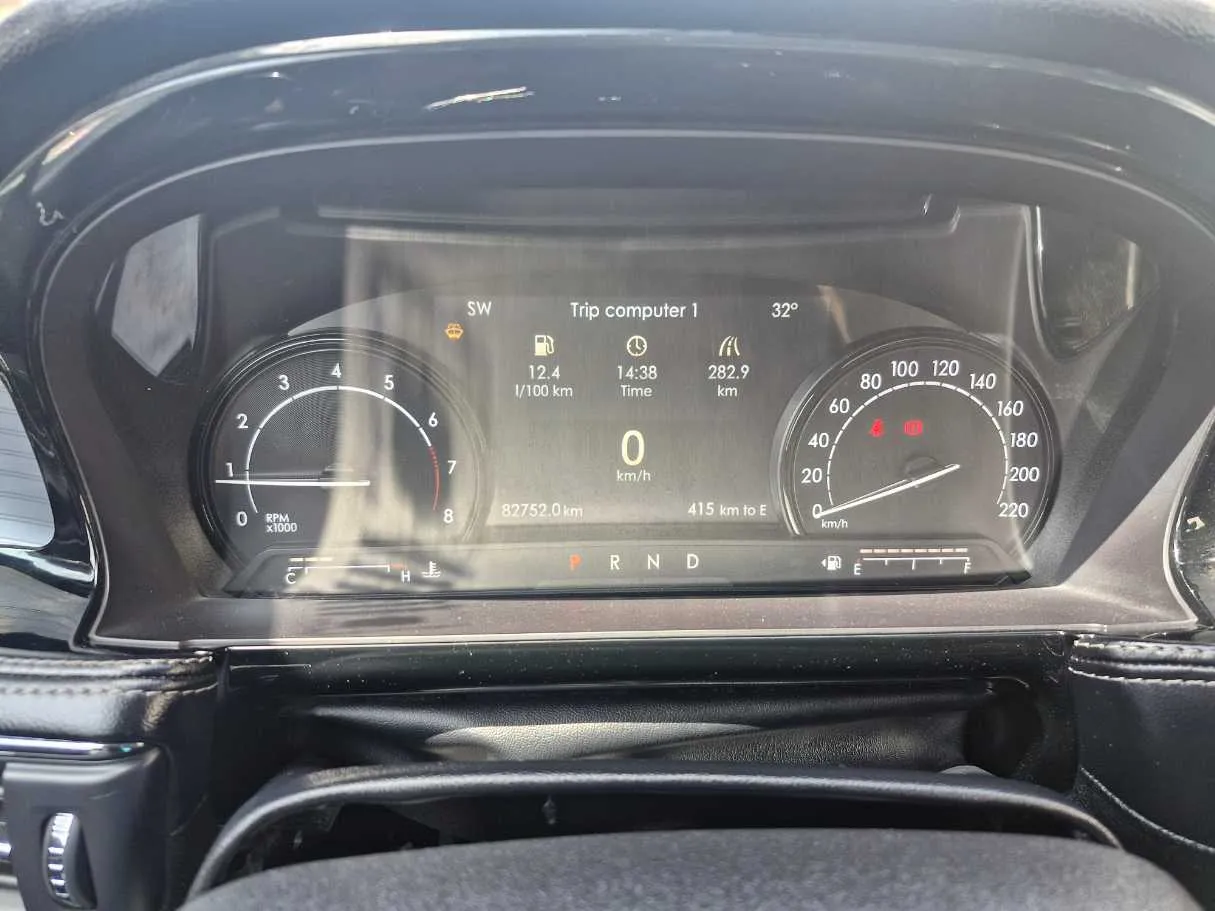 Car image 20