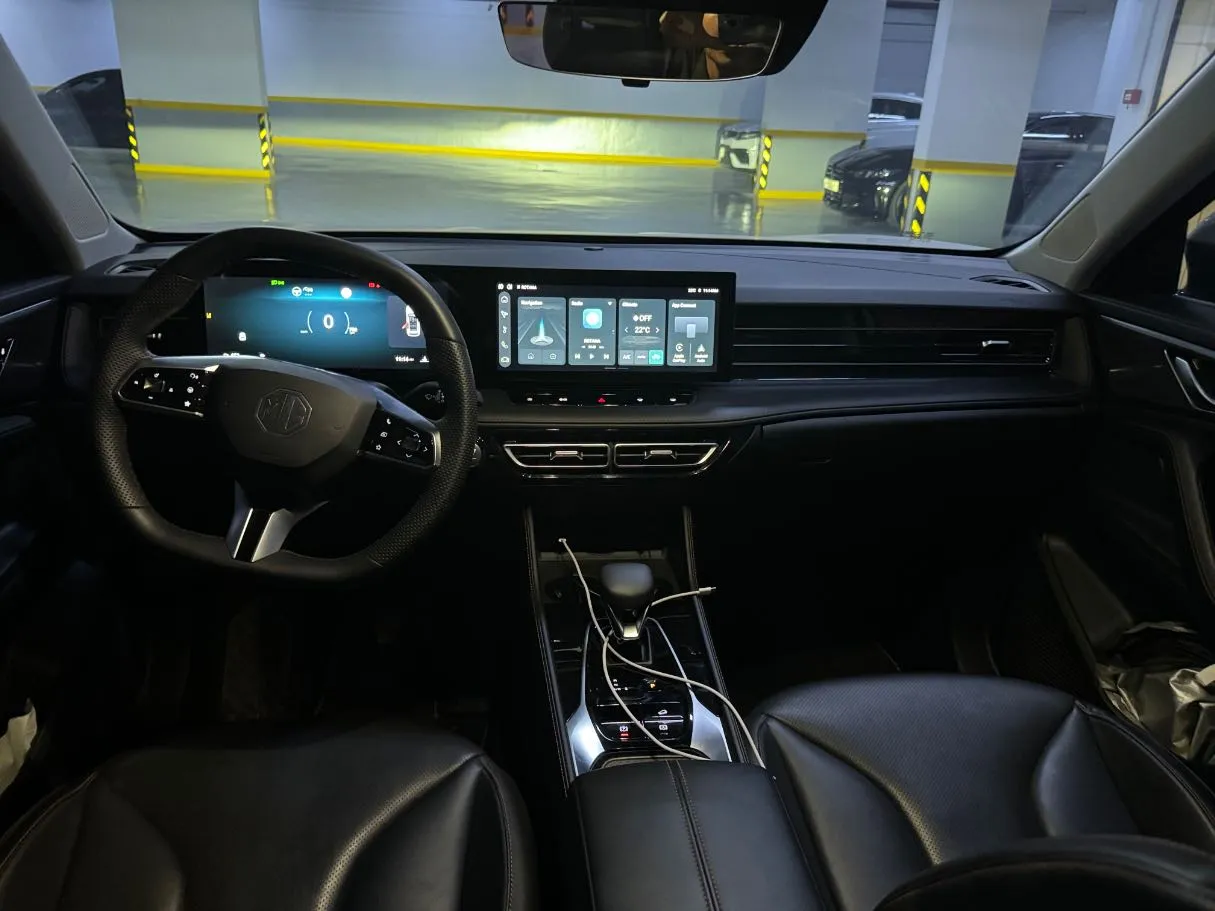 Car image 15