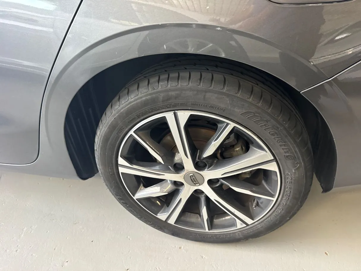 Car image 7
