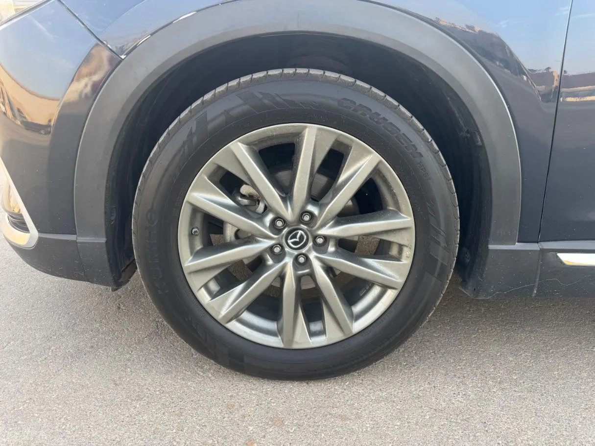 Car image 9
