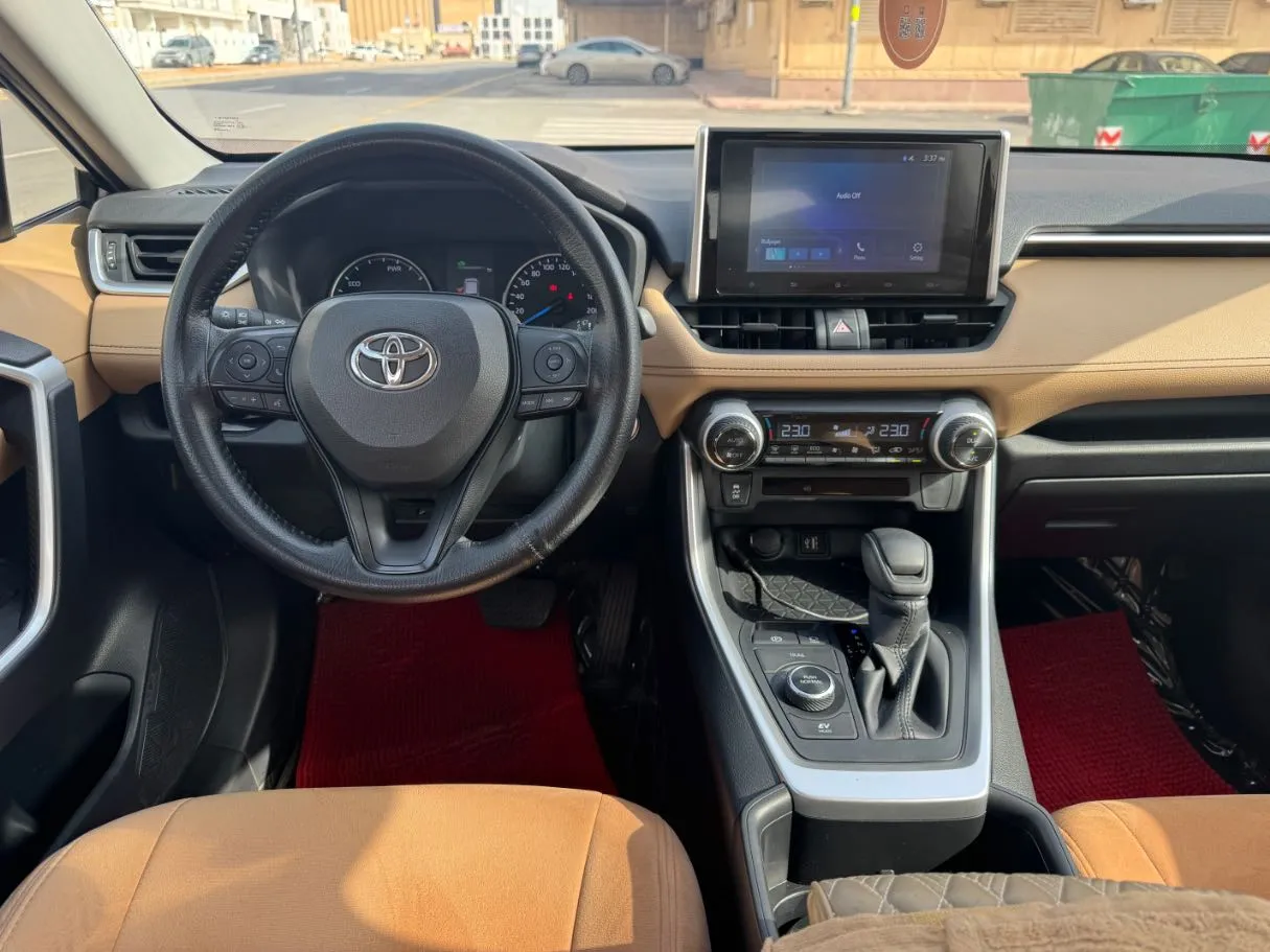 Car image 16