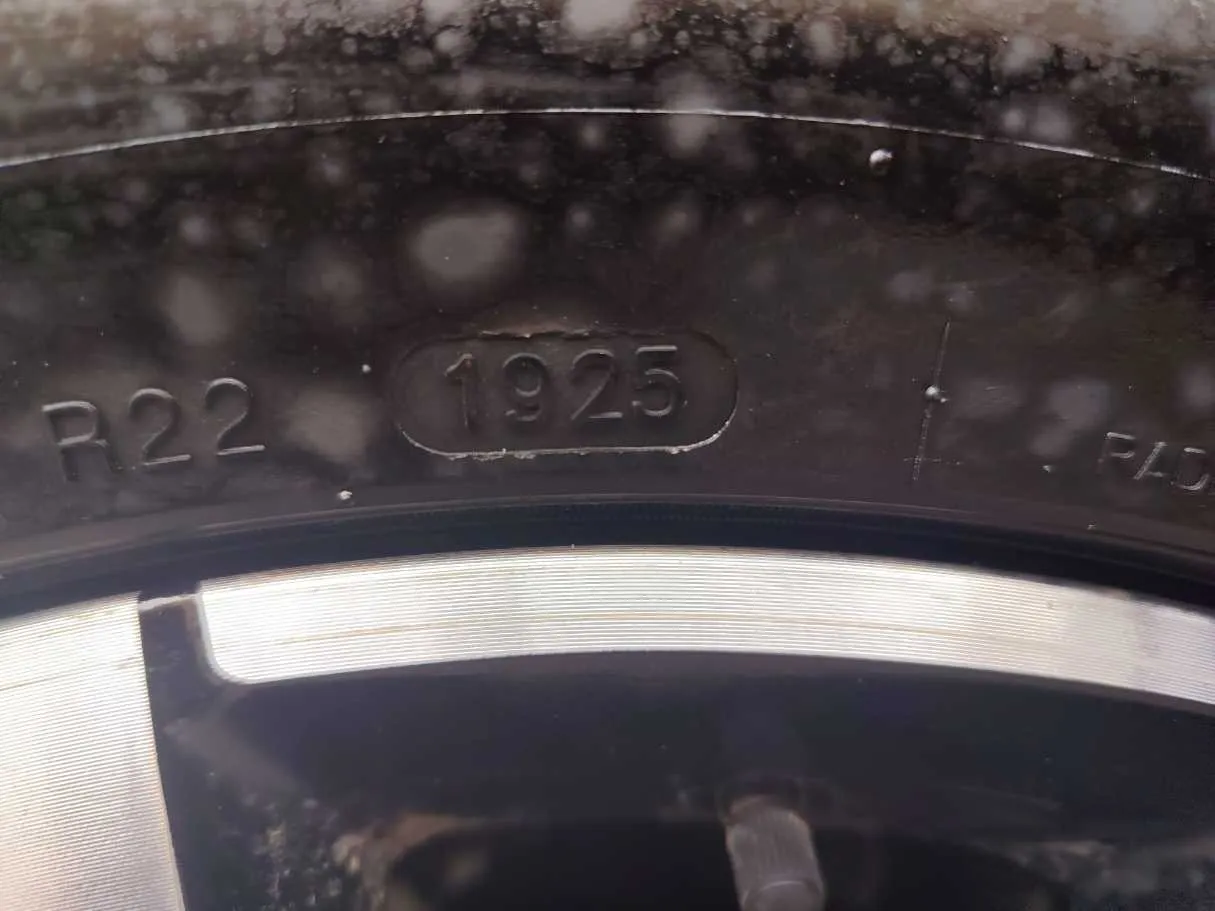 Car image 30