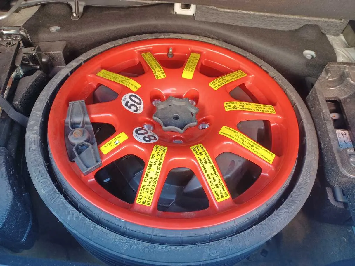 Car image 25