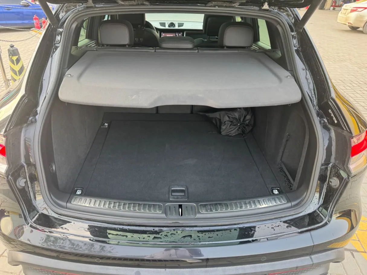 Car image 20