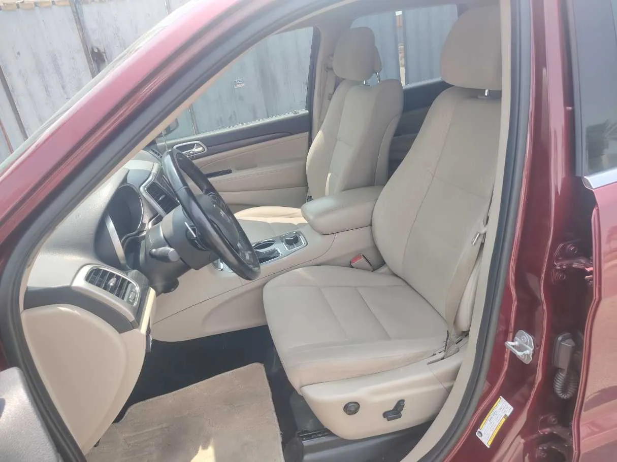 Car image 13
