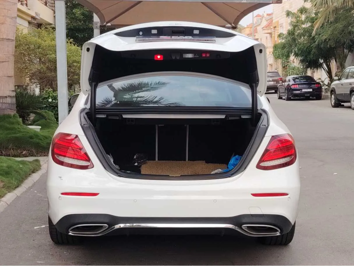 Car image 25