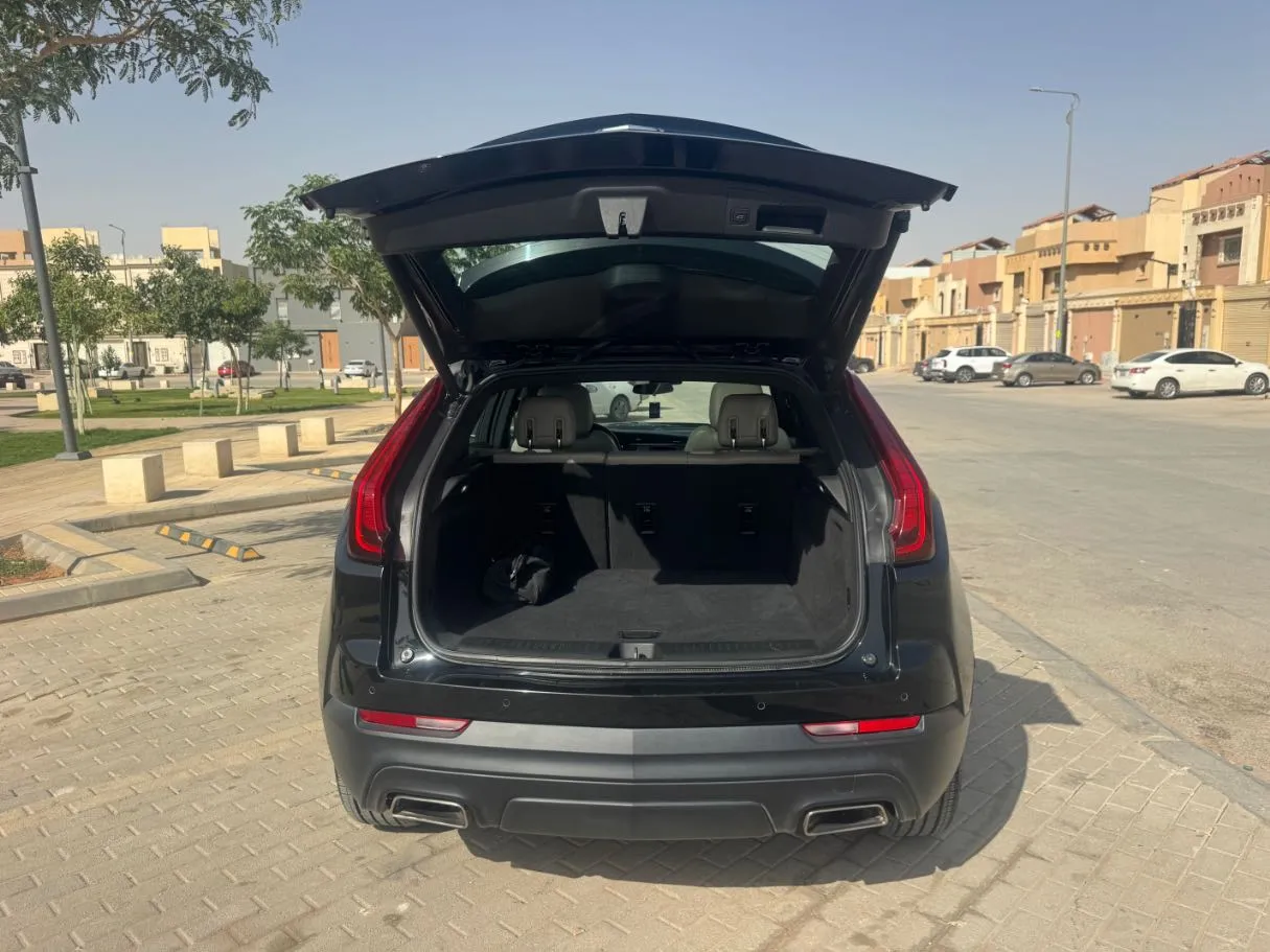 Car image 19