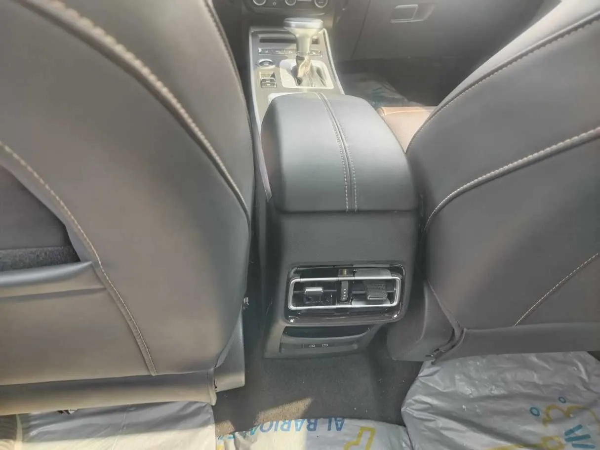 Car image 32