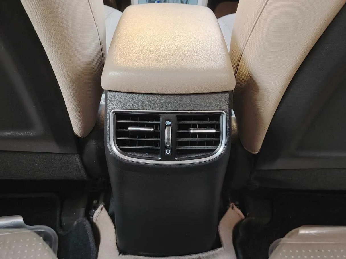 Car image 28