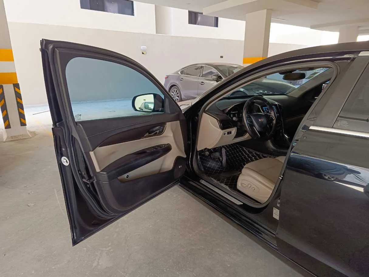 Car image 12