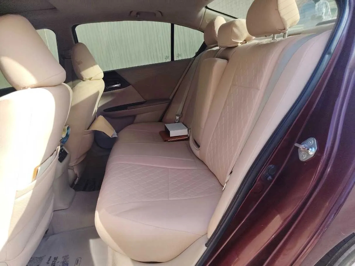 Car image 16