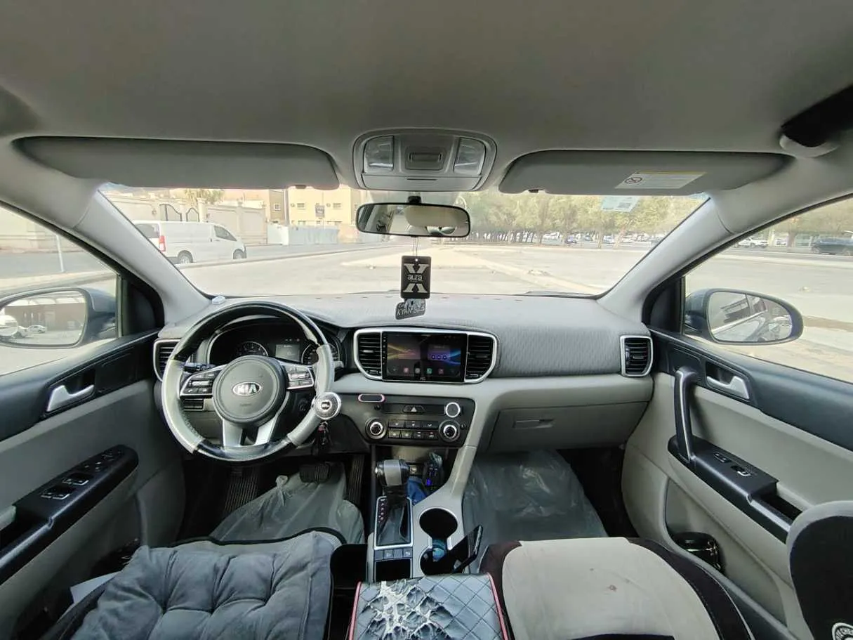 Car image 17