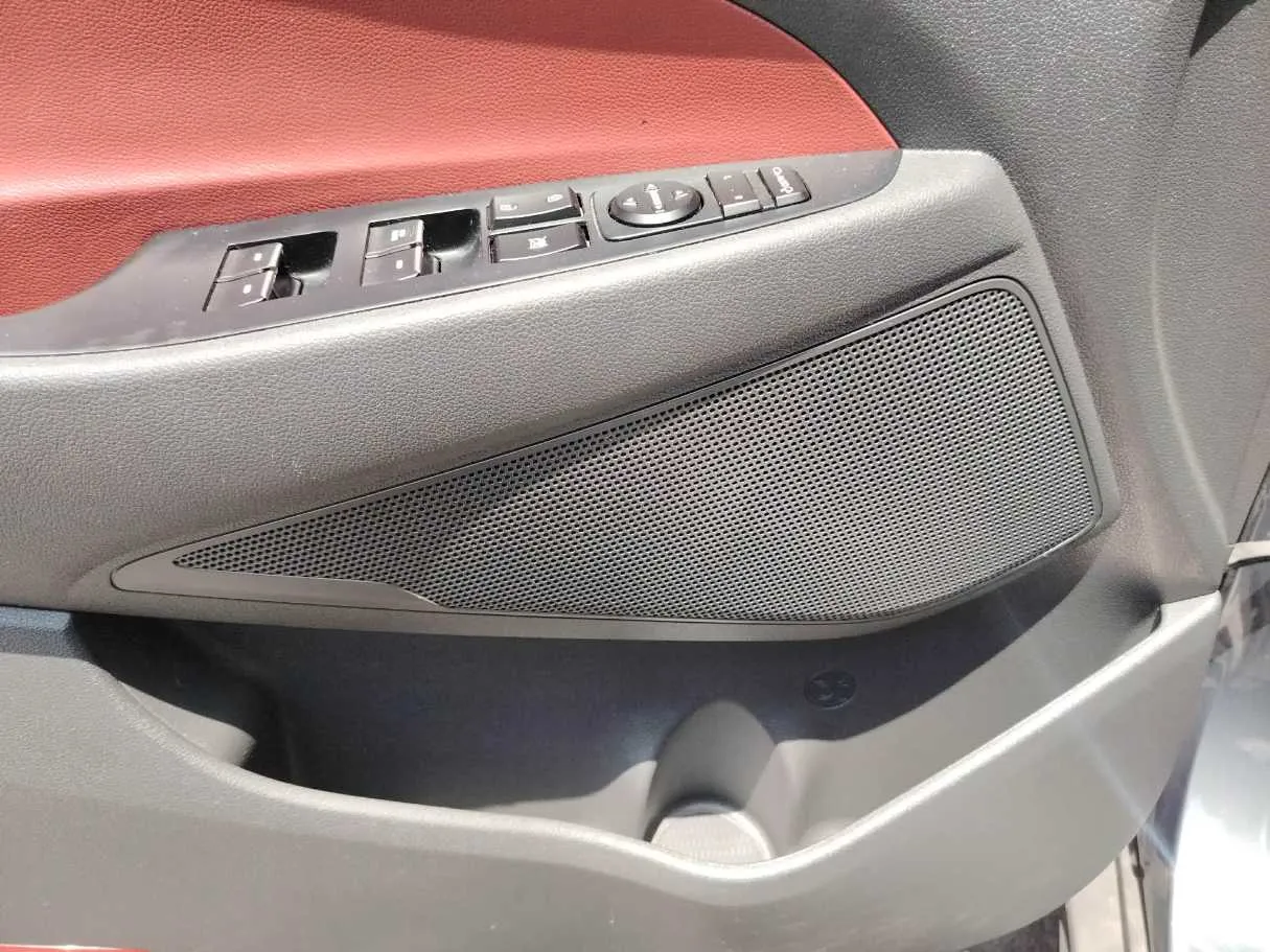 Car image 32