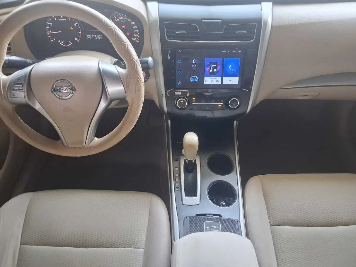 Car image 14