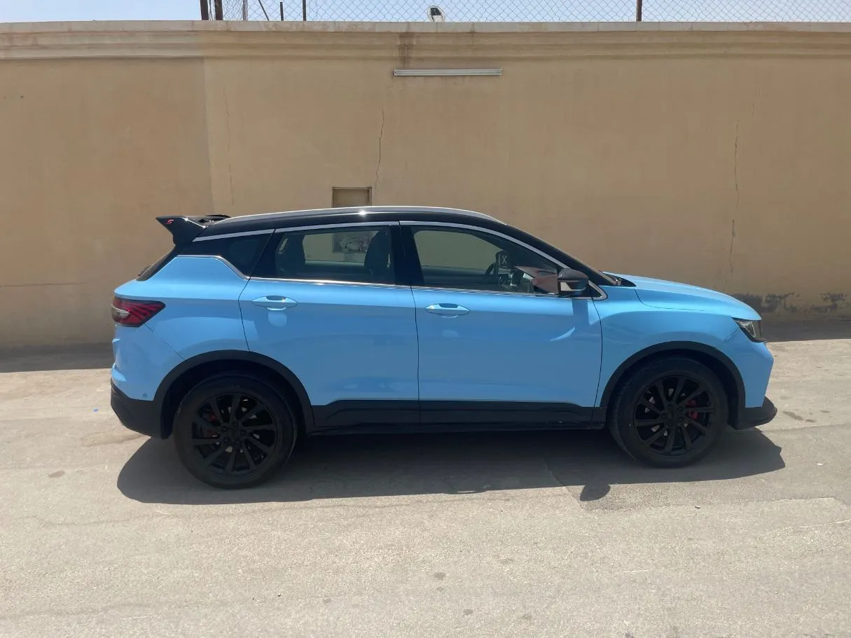 Car image 3