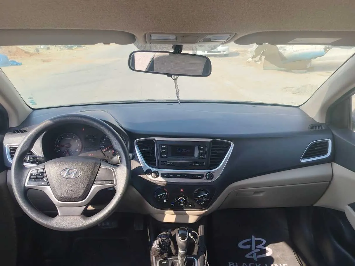 Car image 18