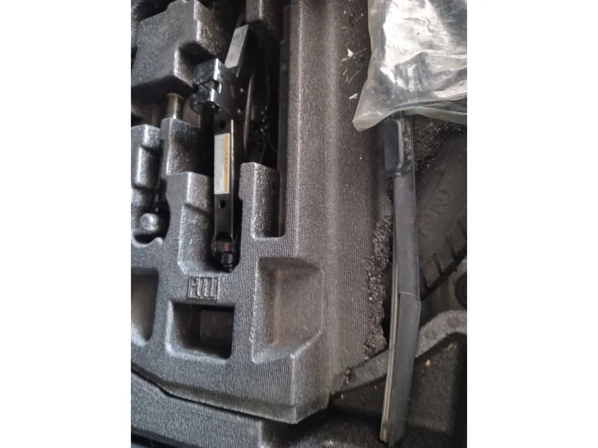 Car image 23