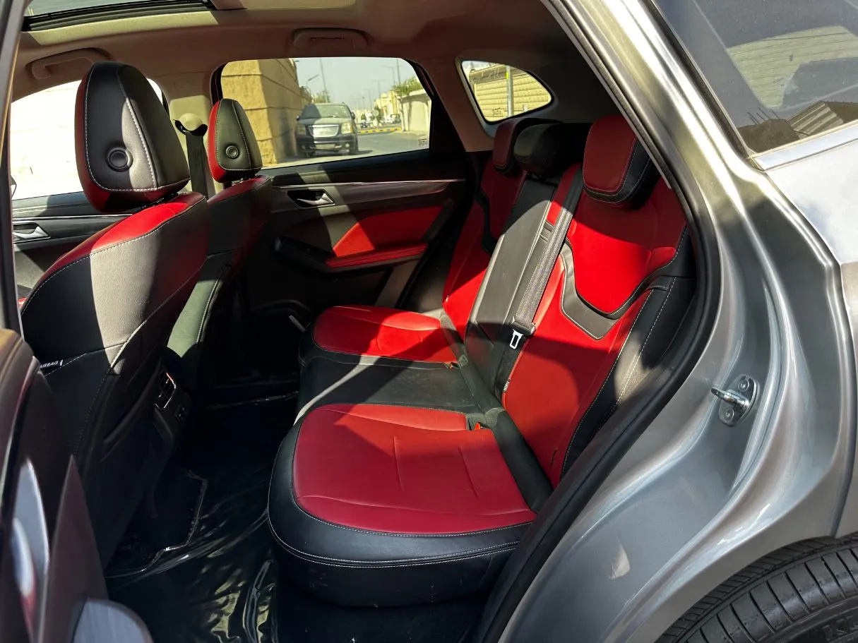 Car image 14