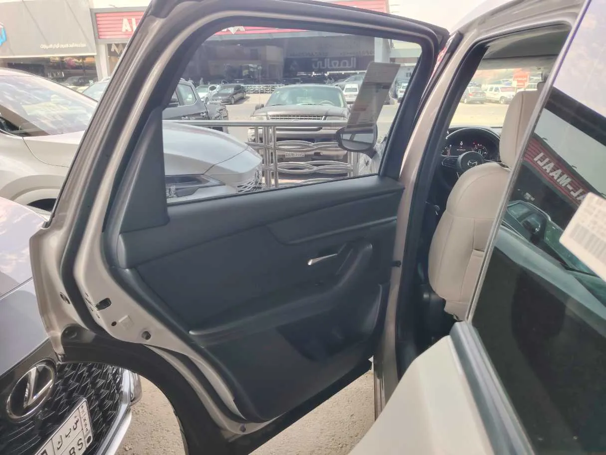 Car image 20