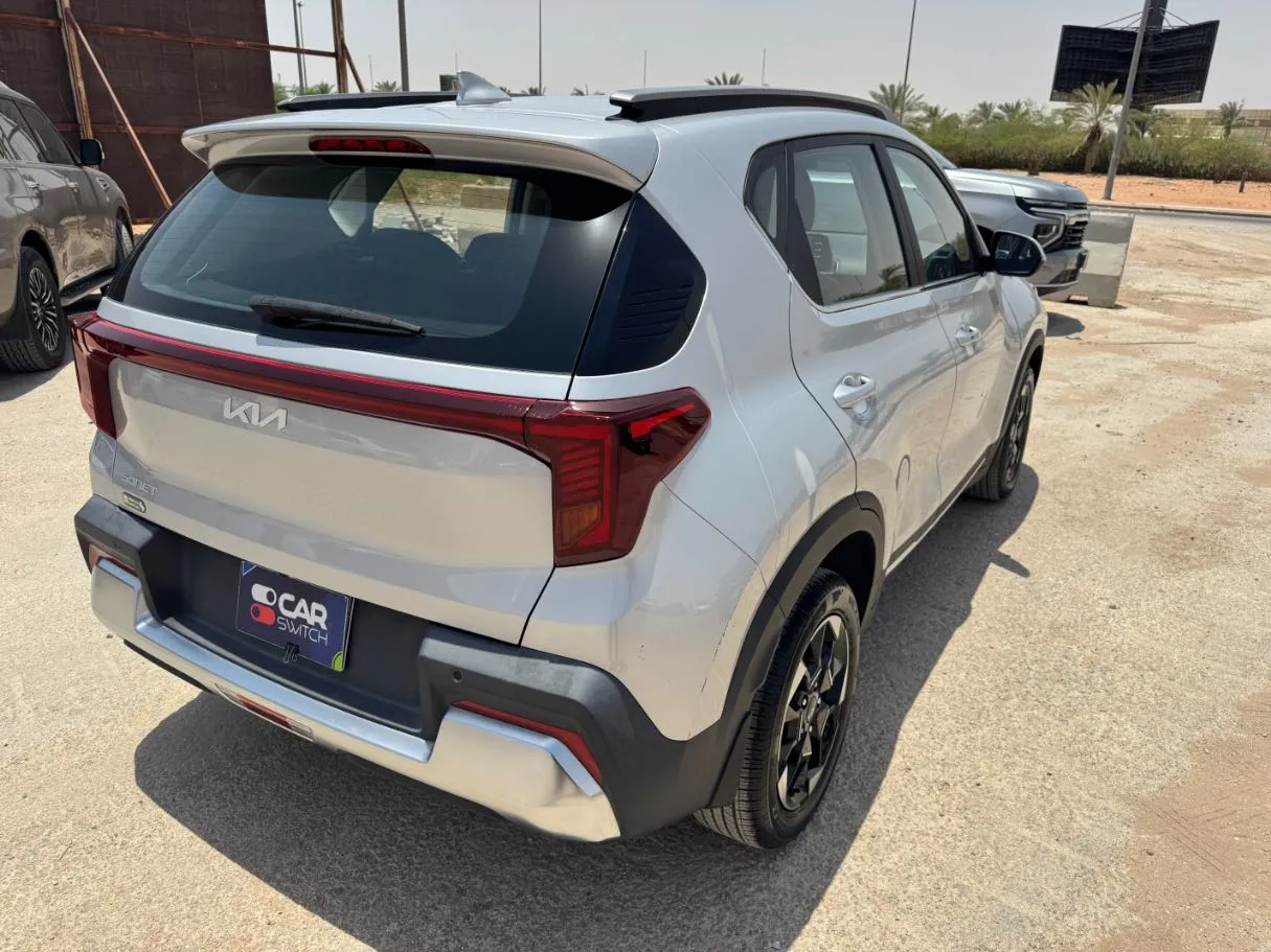 Car image 5