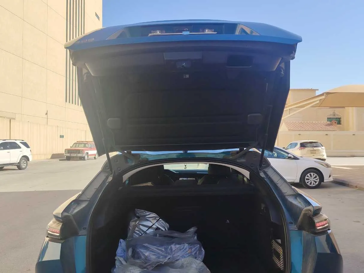 Car image 25