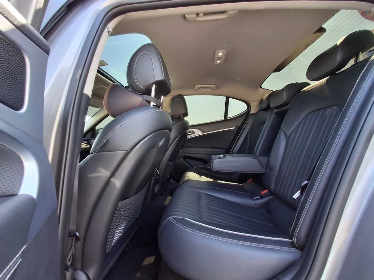 Car image 13