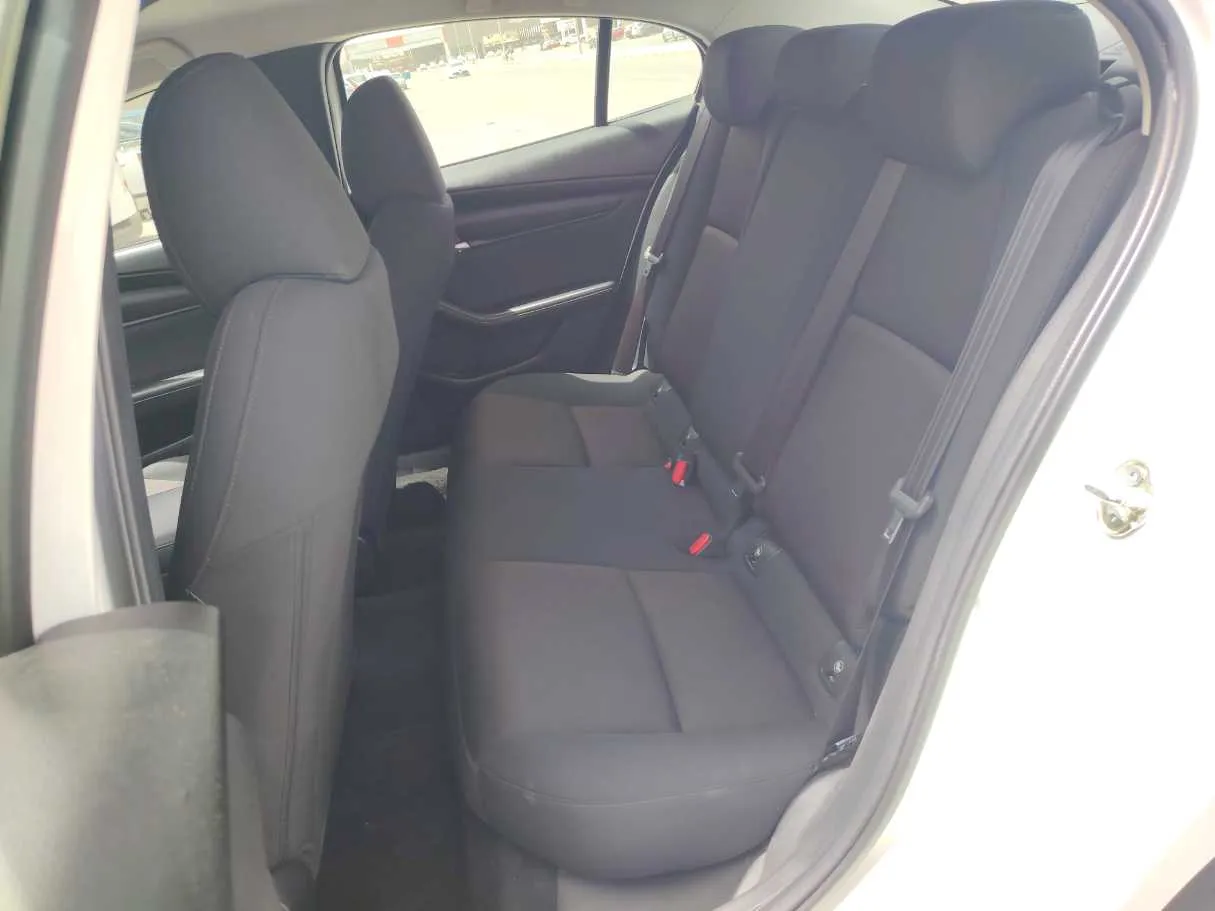 Car image 19