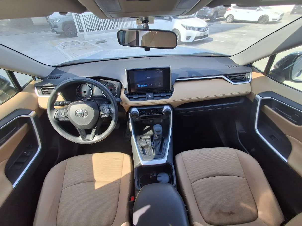 Car image 14