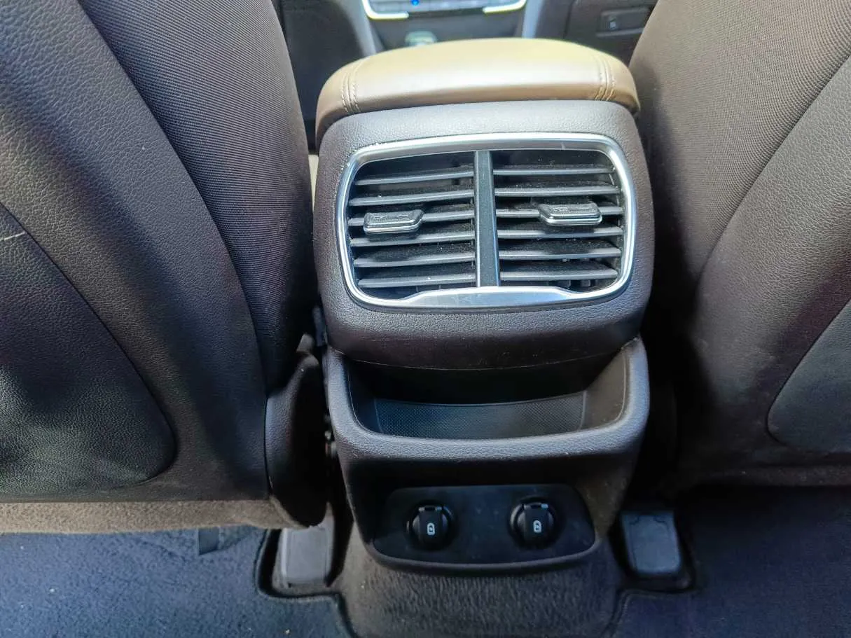 Car image 32