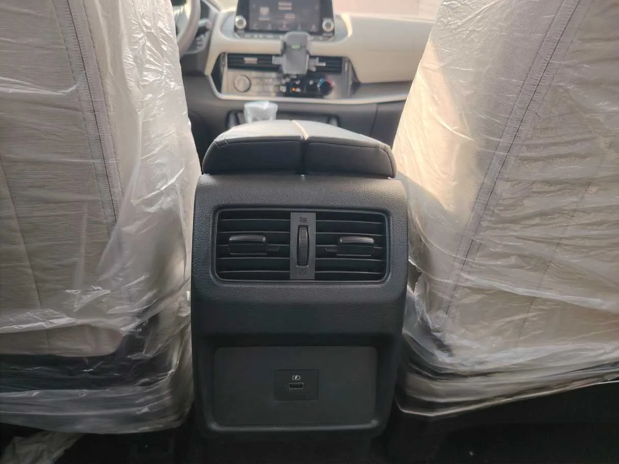 Car image 27