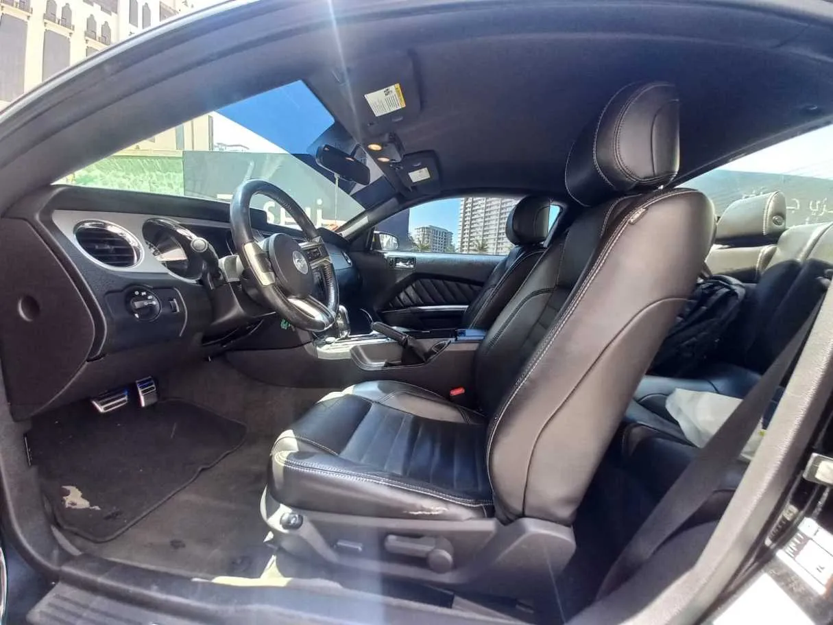 Car image 12