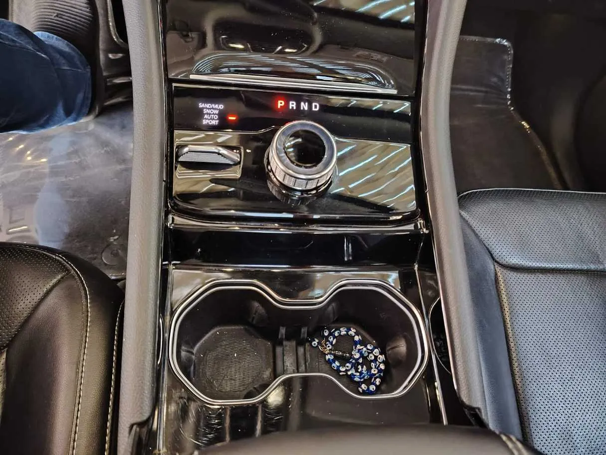Car image 26