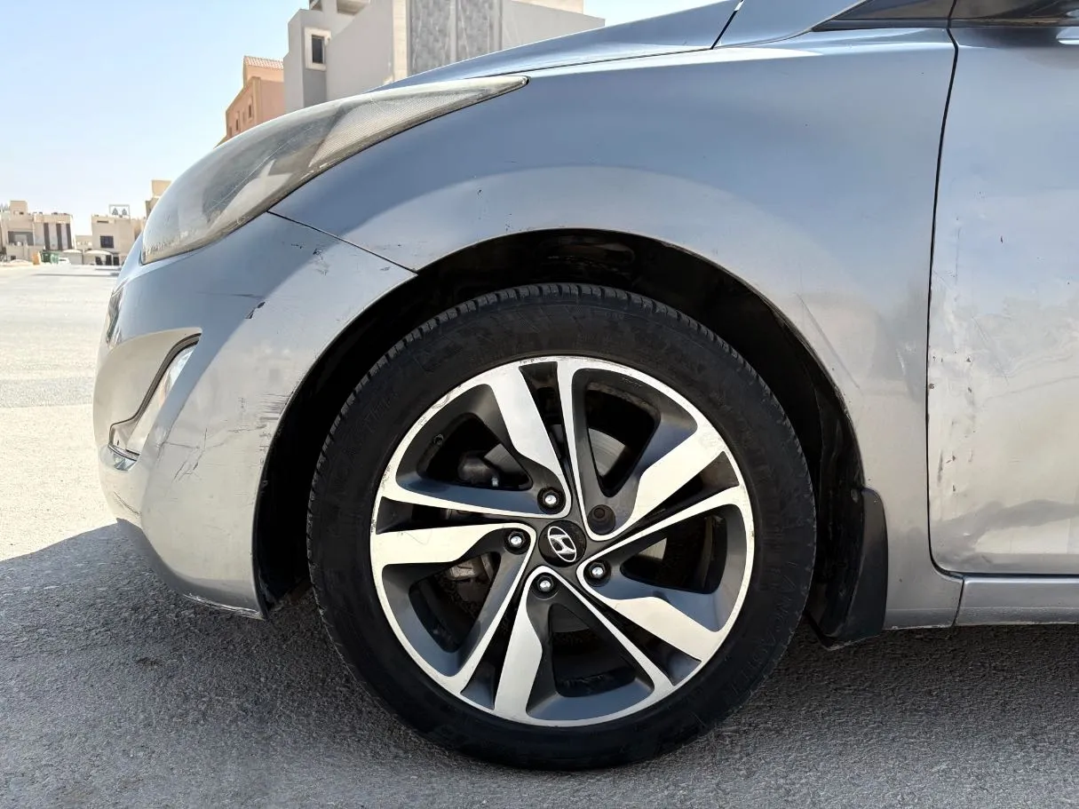 Car image 9