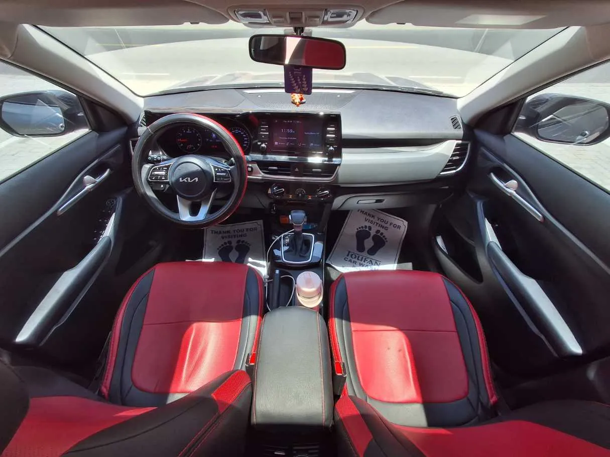 Car image 15