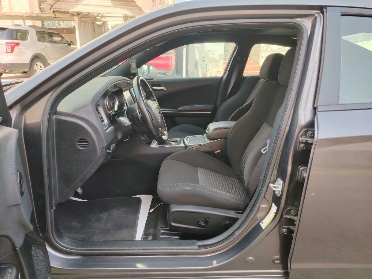 Car image 10