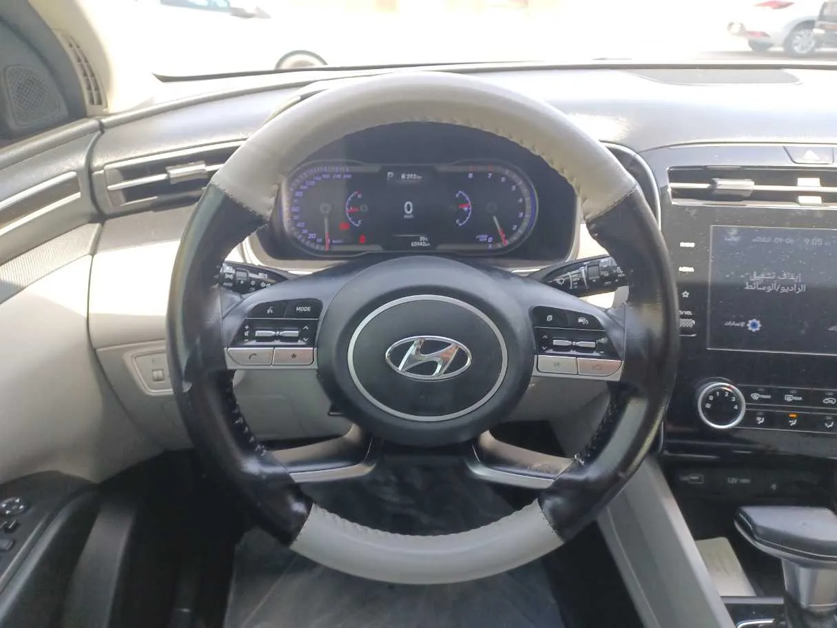 Car image 16