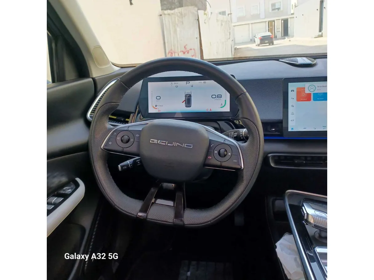Car image 19