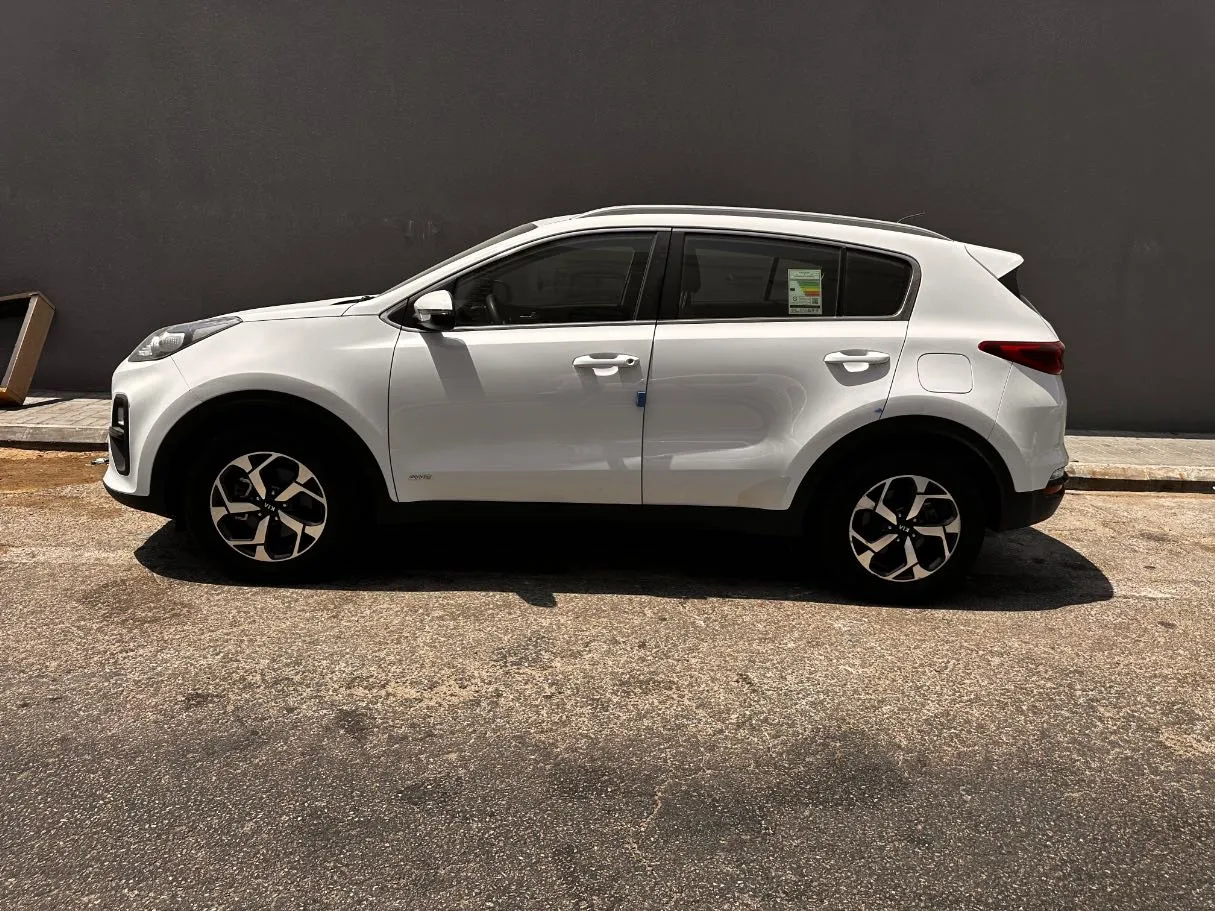 Car image 8