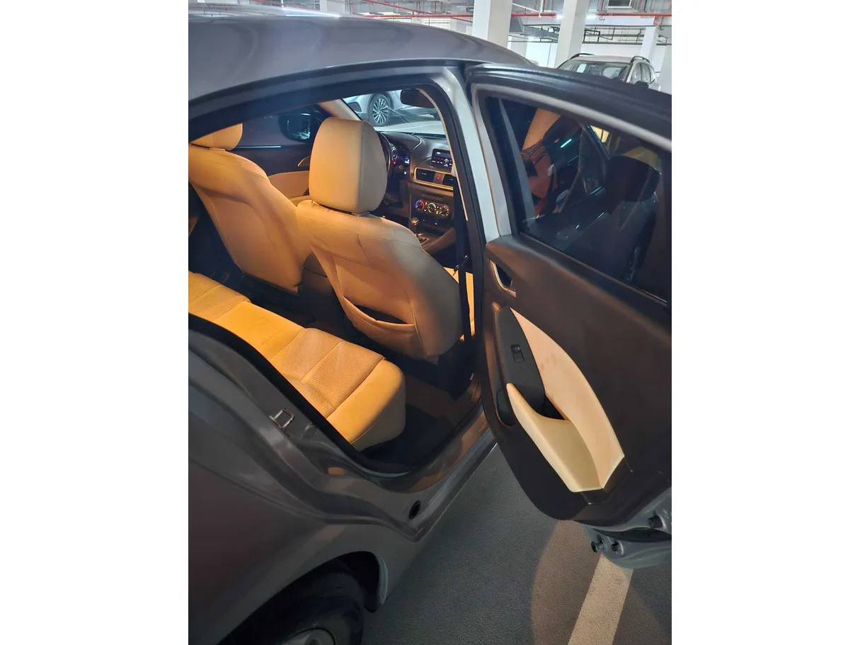 Car image 10