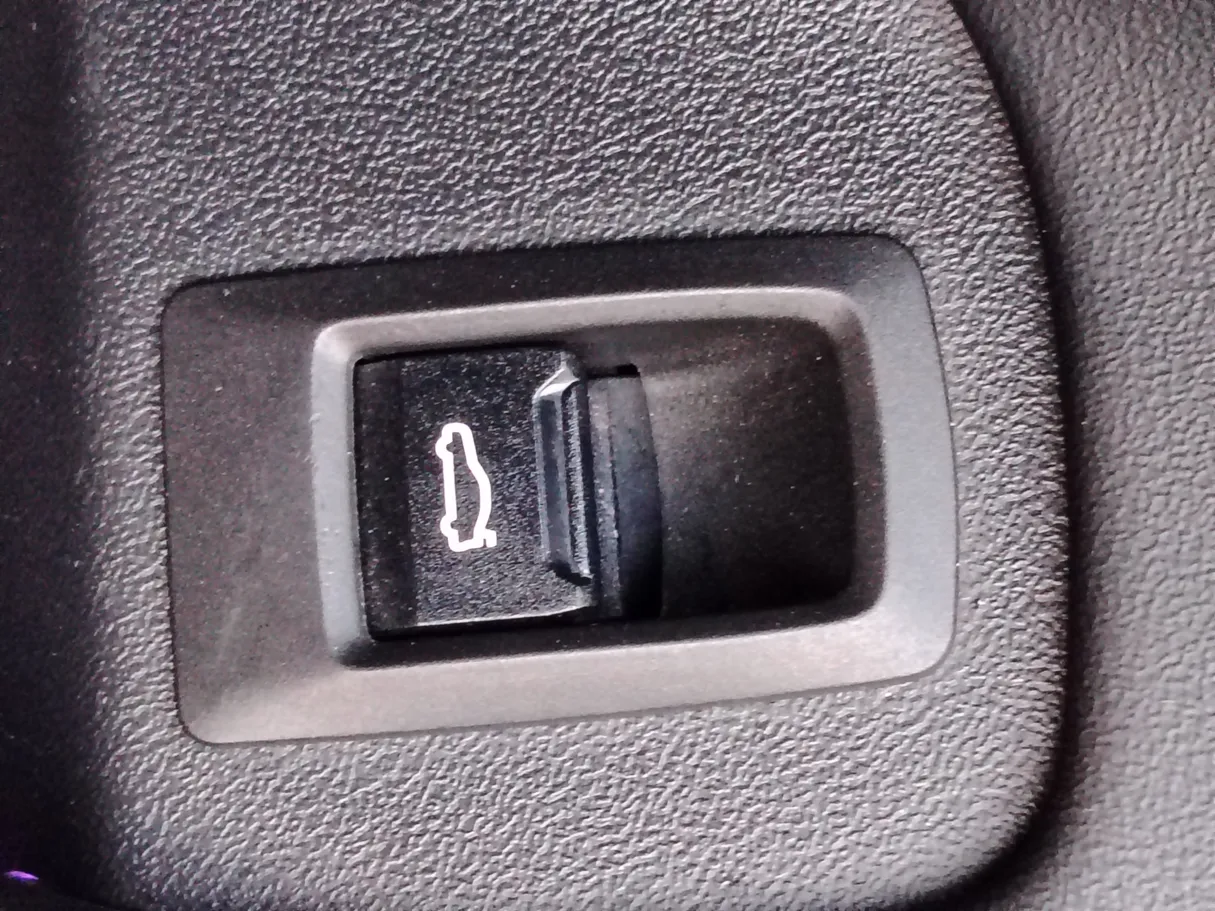 Car image 34