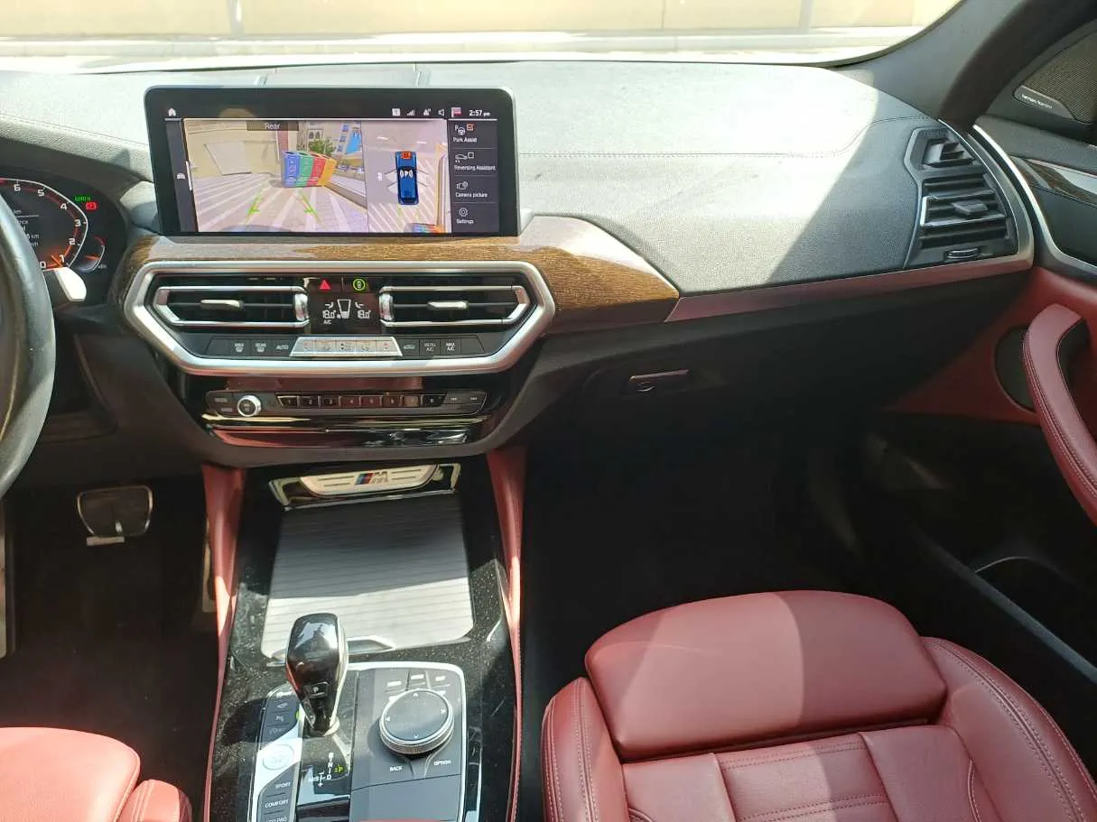 Car image 14
